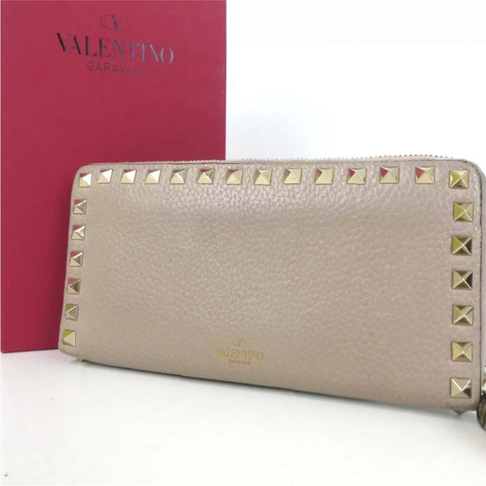 Valentino Cream Rockstud Clutch